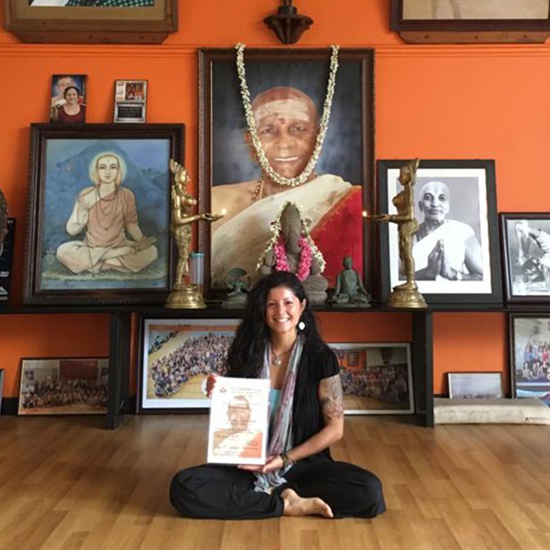 yoga-800x800-claudia